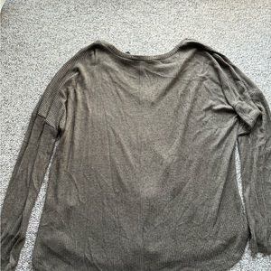 Lulus oversized v-neck green sweater.  Tags still on, NEVER BEEN WORN.